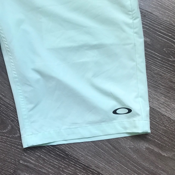 Oakley - Picture 4 of 16